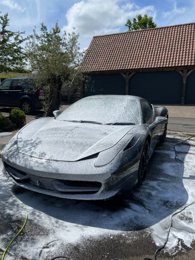 Snow Foam Ferrari 458